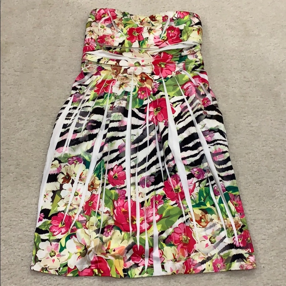 💕 Strapless flowered dress
